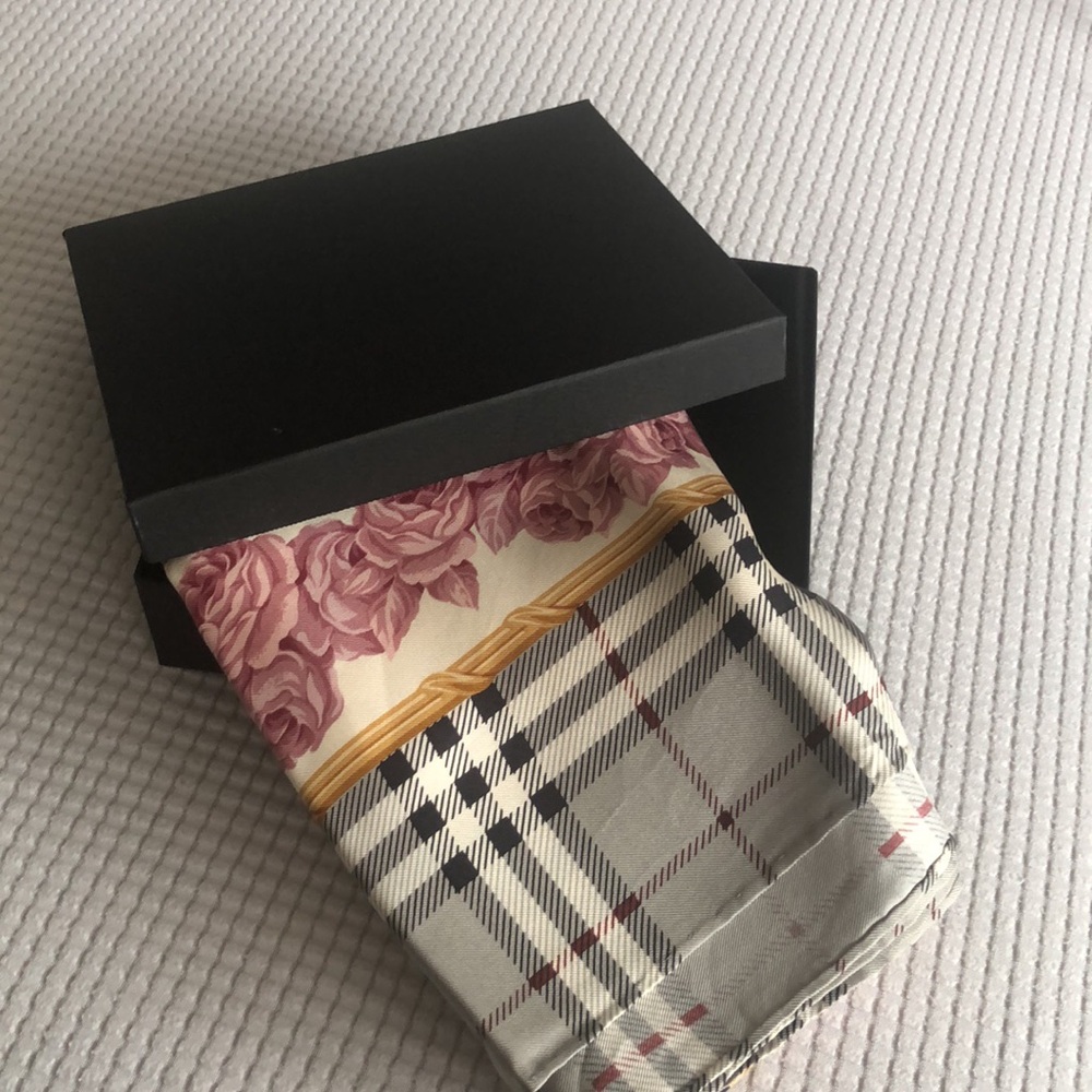 ❤️Burberry Floral Plaid Women's Scarf - Picture 4 of 11